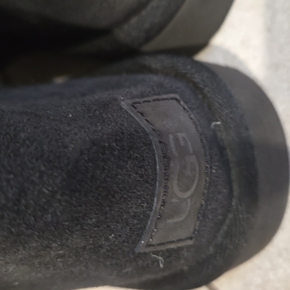 UGG Black Classuc Short Sheepskin Boots Size 9 - Picture 5 of 10